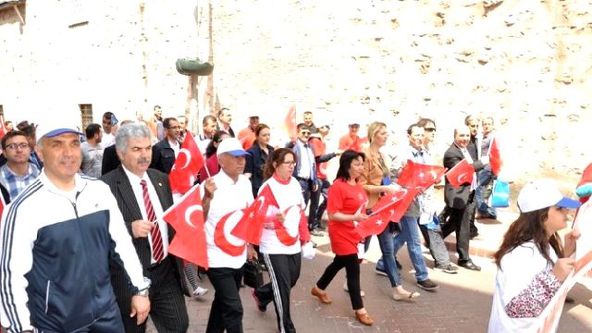 Sinop\'ta Gençlik Yürüyüşü