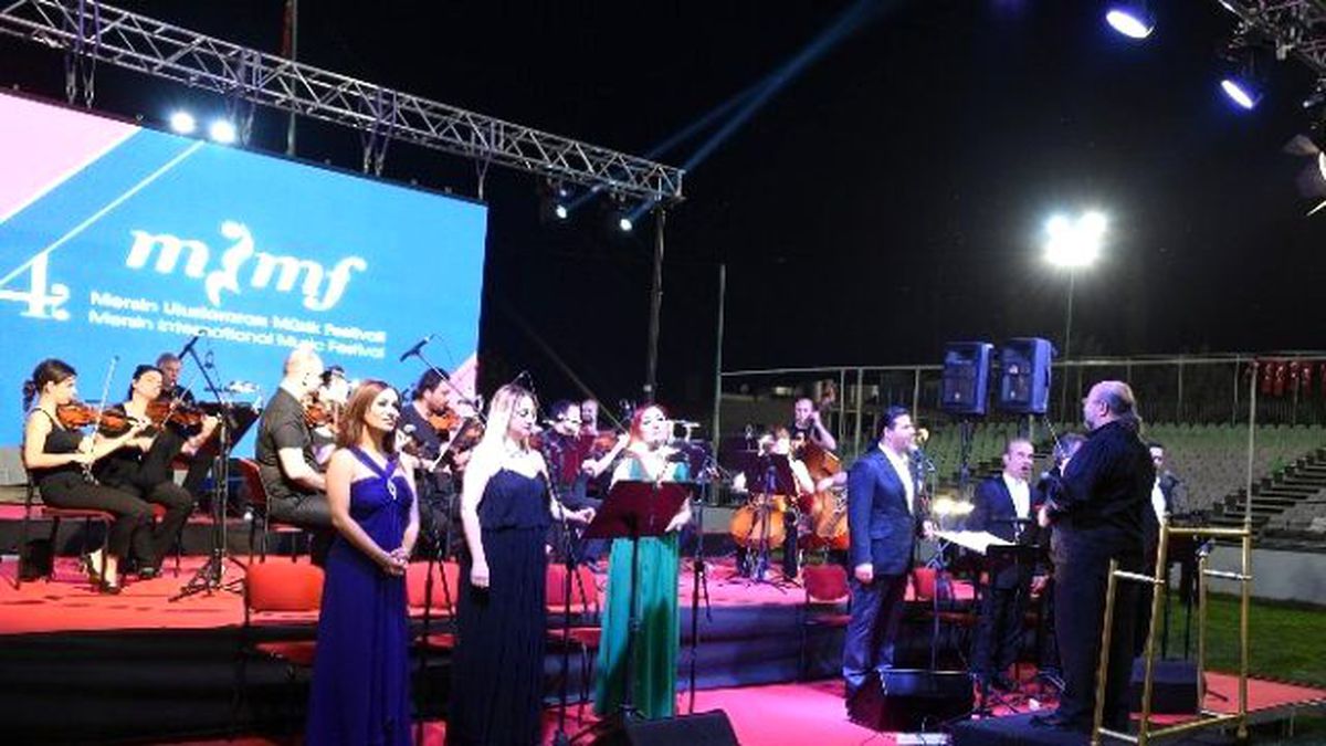Tarsus Kubat ile Folklorama\'yı Ağırladı