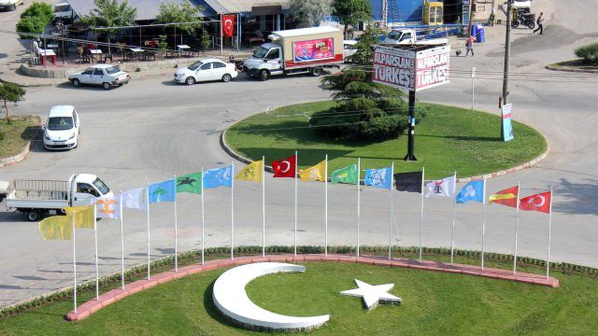 Turgutlu\'da 17 Türk Devleti Bayrağı Dalgalanıyor