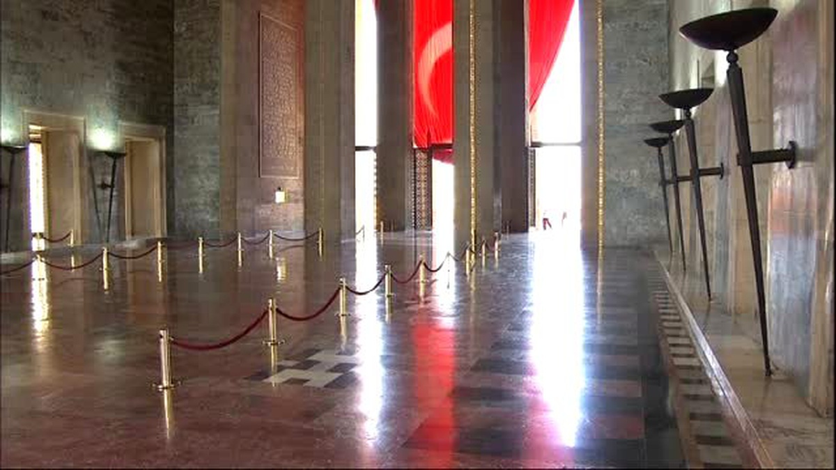 Türk Bayrakları Taşıyan Gençler Anıtkabir\'i Ziyaret Etti -1