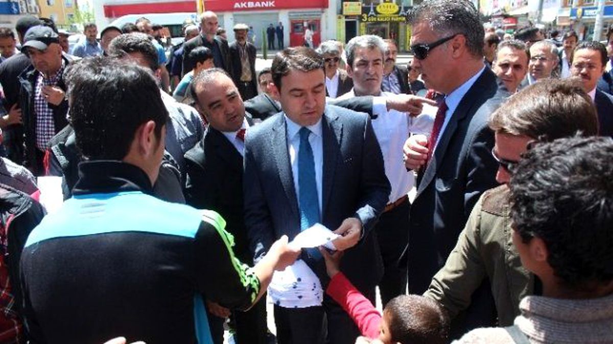 Vali Musa Işın Stantları Gezdi