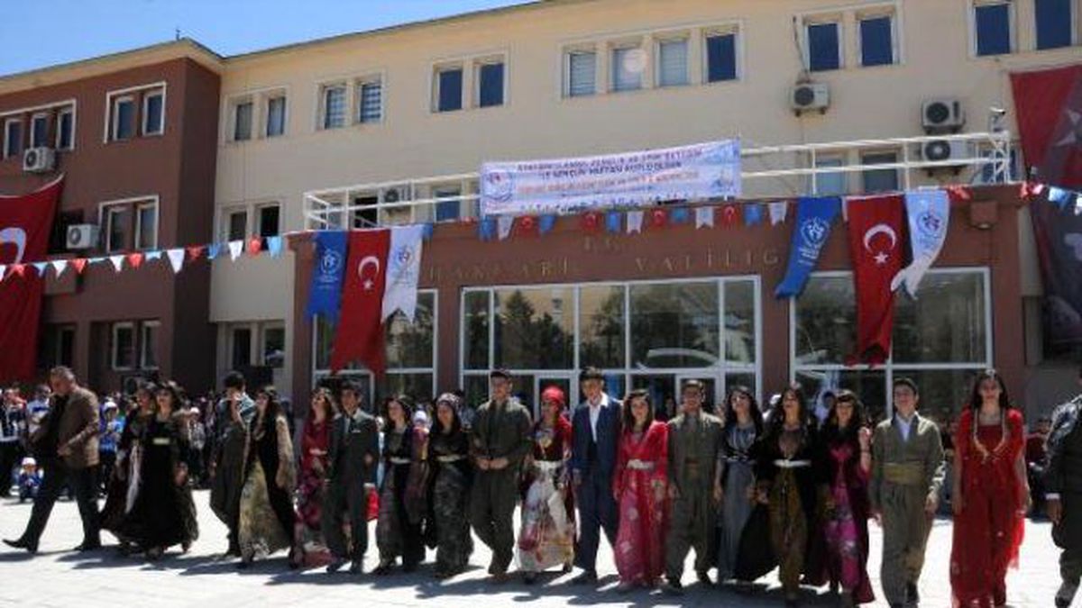 Van, Hakkari ve Bitlis\'te 19 Mayıs Coşkusu