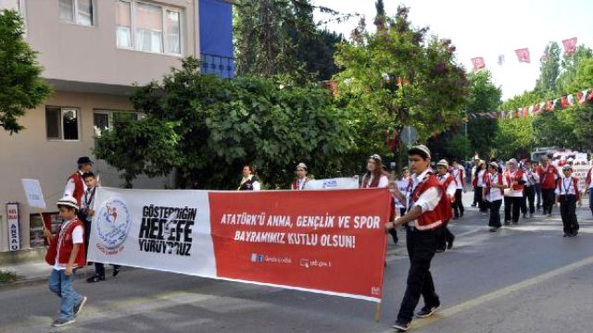 Yalova\'da Gençler Yürüdü