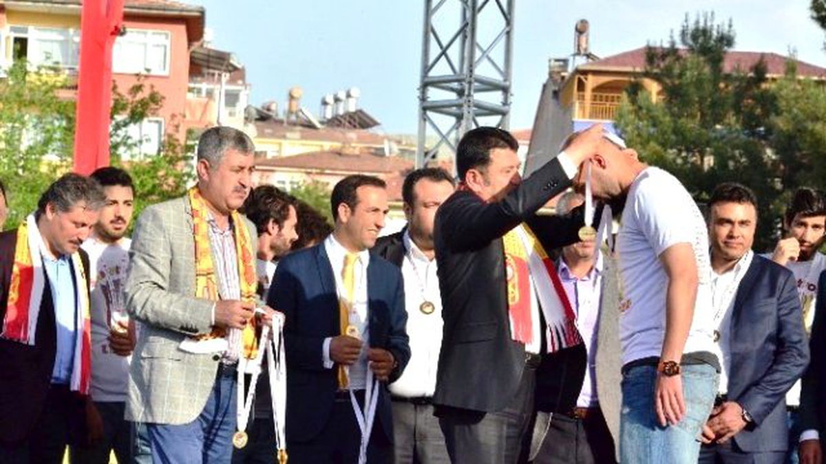 Yeni Malatyaspor Kupasını Demirören\'in Elinden Aldı