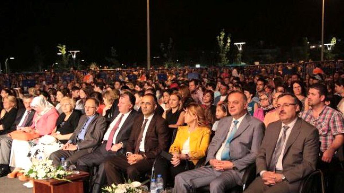 Ziynet Sali Manisalıları Coşturdu