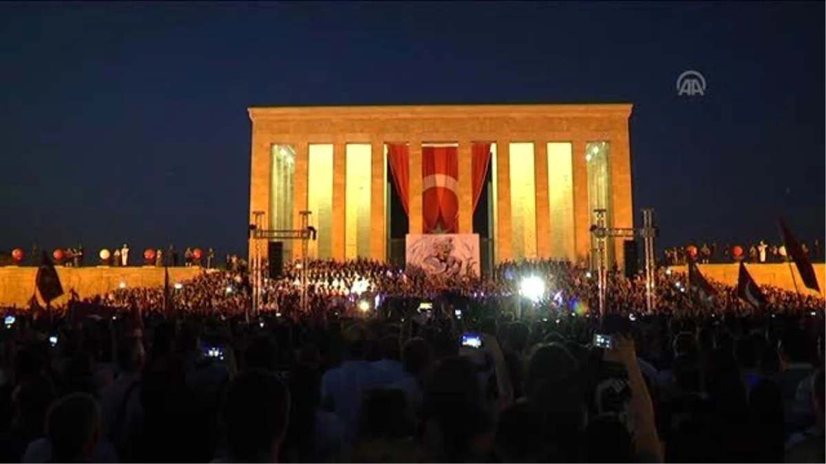 Anıtkabir\'de 17 Yıl Sonra İlk Kez Konser Verildi