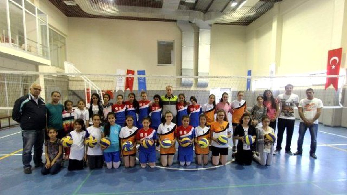 19 Mayıs Yıldız Kızlar Voleybol Turnuvası Yapıldı