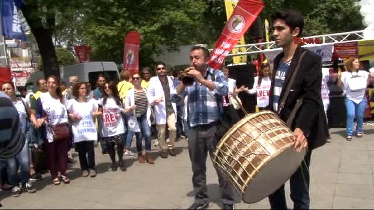 Aile Sağlığı Merkezi Çalışanlarından İş Bırakma Eylemi