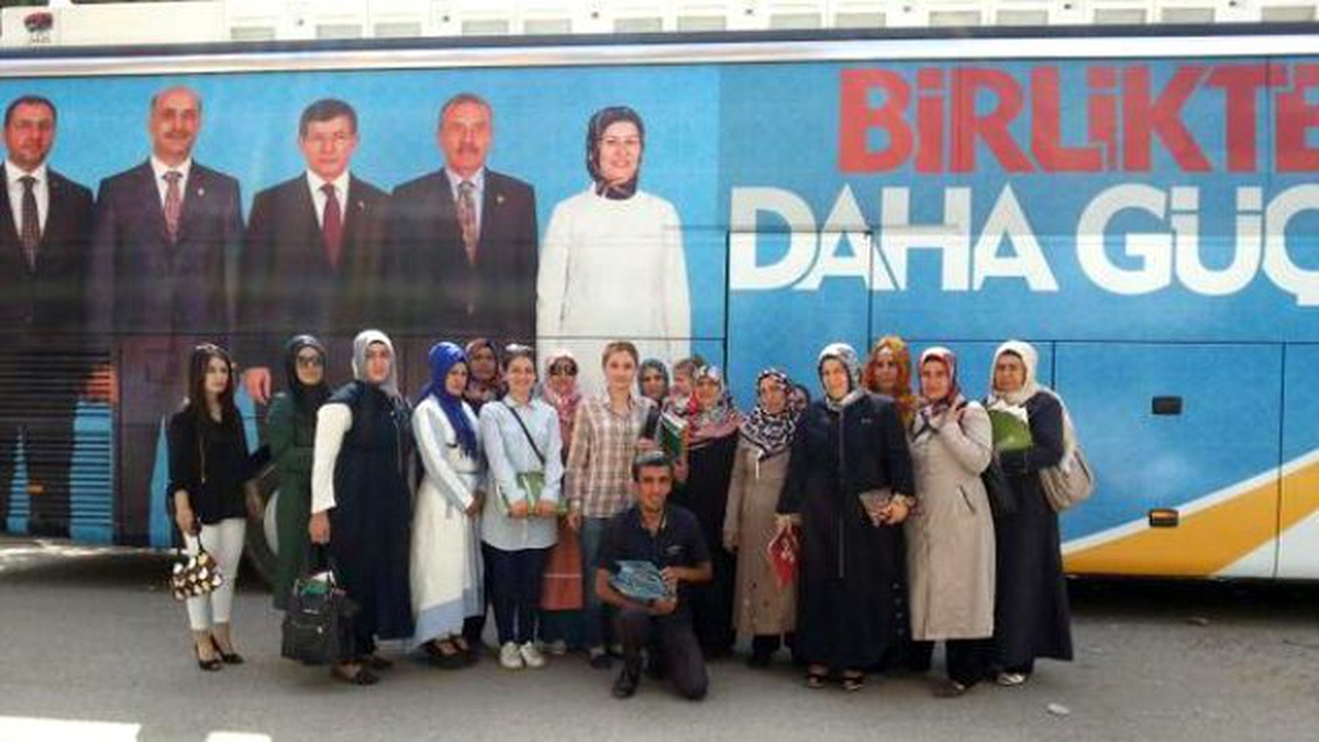 AK Parti\'li Kadınlar Saha Çalışmalarında