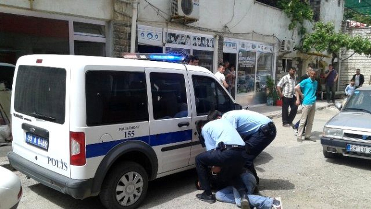 Alkollü Şahıs Parasını Çekemeyince Atm\'yi Yumrukladı