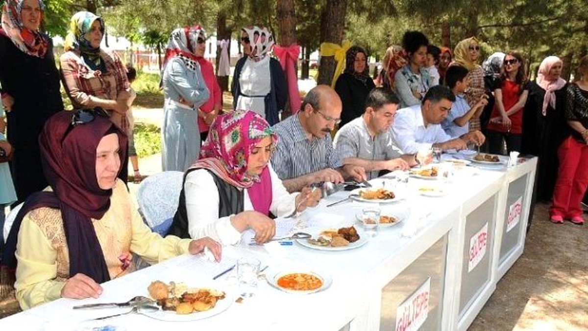 Anneler Yaptıkları Yemeklerle Yarıştı