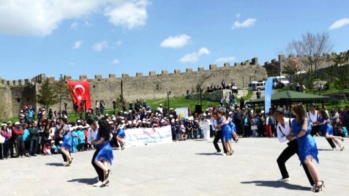 Ardahan\'da Gençlik Şöleni