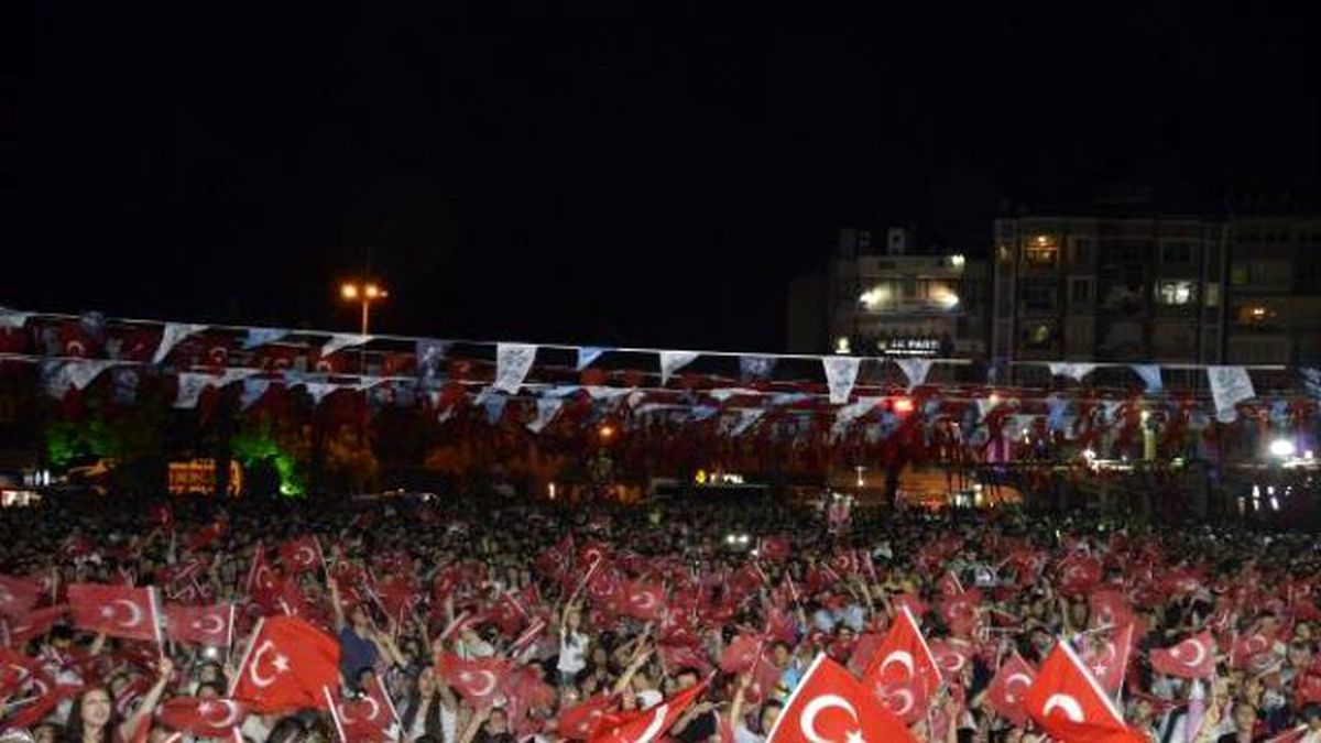 Aydınlılar, Candan Erçetin\'le Coştu