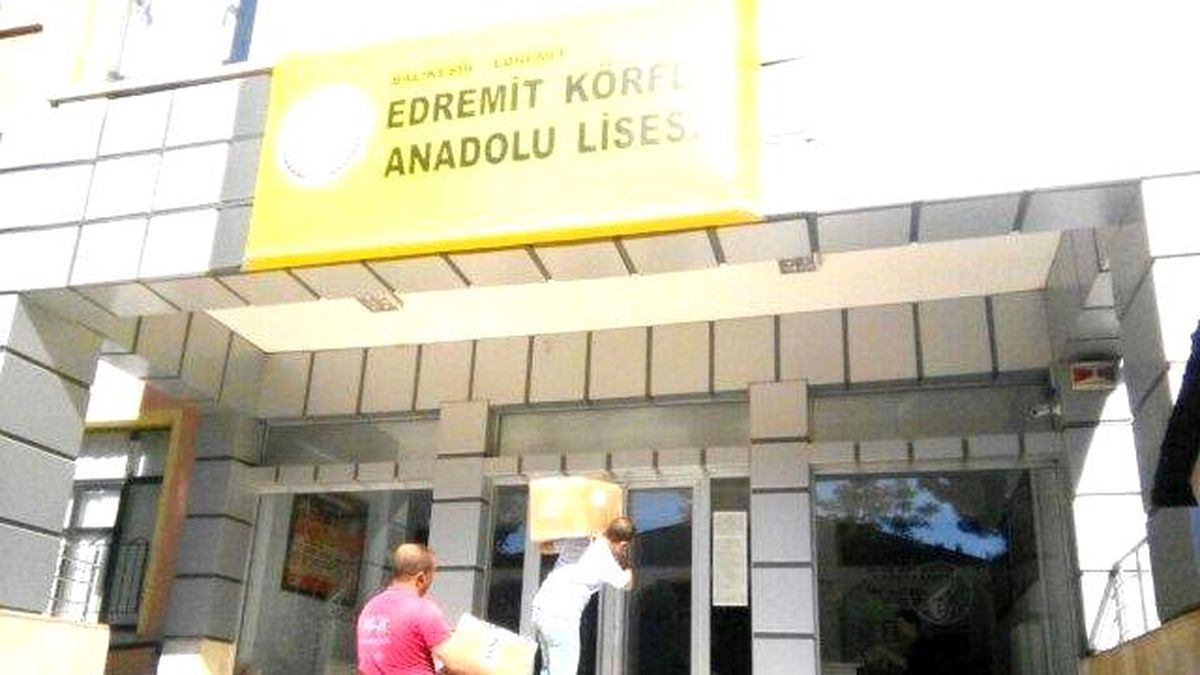 Bağışlanan Kitaplar Liselere Teslim Ediliyor