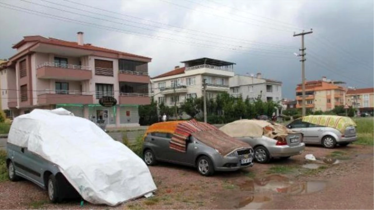 Balıkesir\'de Ceviz Büyüklüğünde Dolu Yağdı