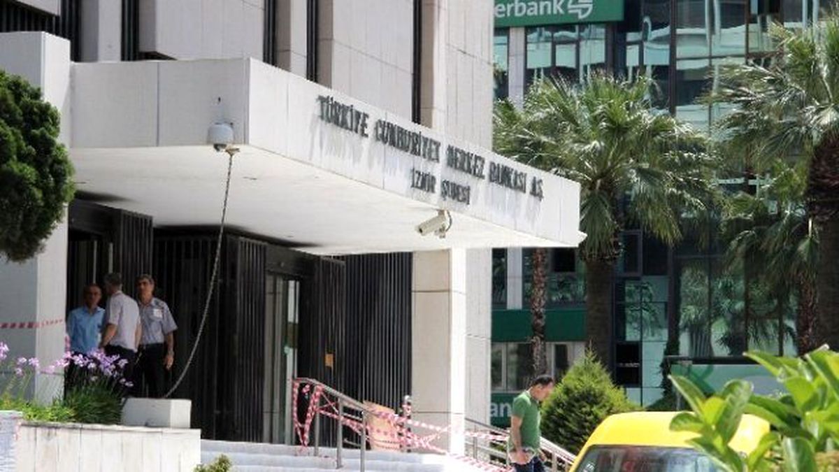 Başbakanlık Ofisi Önünde Bomba Paniği