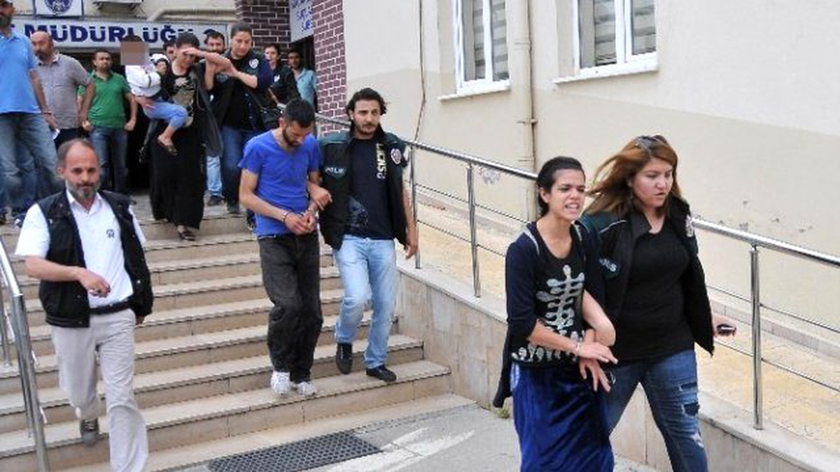 Bursa\'da Uyuşturucu Tacirlerine Şafak Operasyonu: 33 Gözaltı