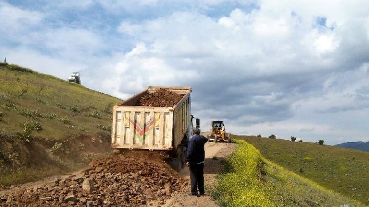 Büyükşehir Belediyesi Kale\'de Yol Çalışmaları Yapıyor