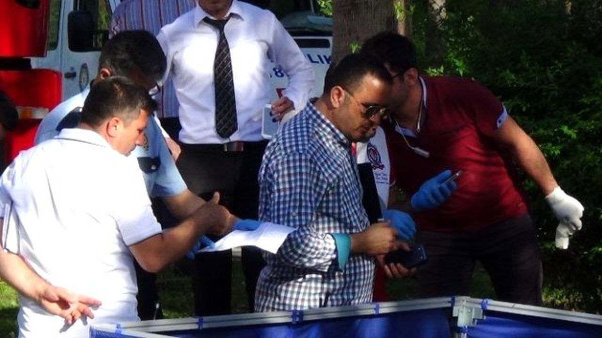 İtfaiye, İntihar Eden Adamın Cesedini Ağaçtan Düşürdü