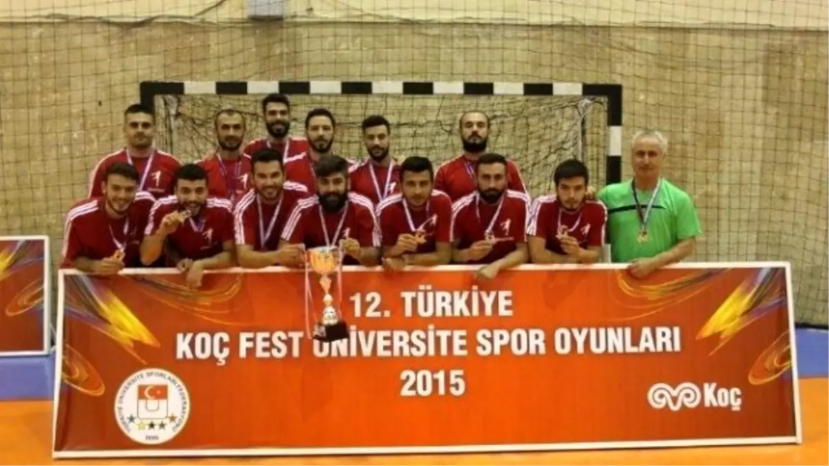 Çü Erkek Hentbol Takımı Grup Birincisi