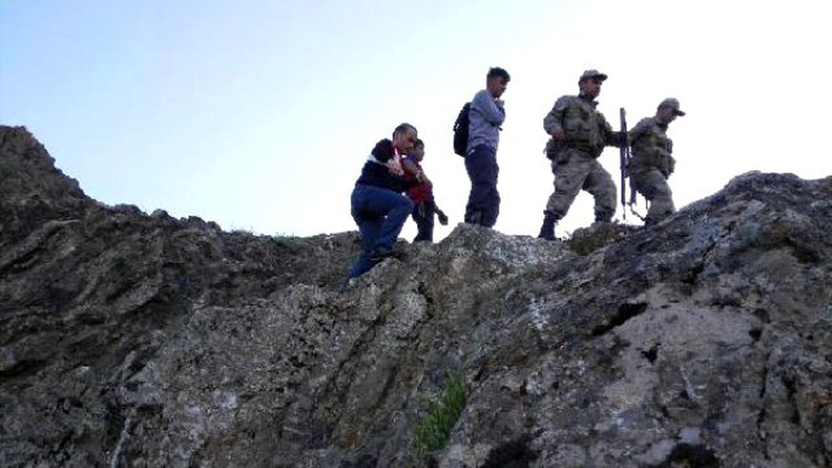 Dağda Mahsur Kalan 2 Çocuğu Jandarma ve Afad Kurtardı