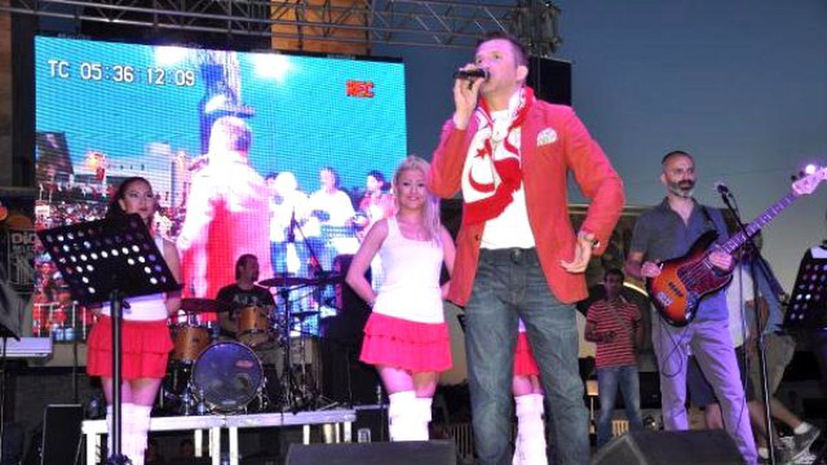 Didim\'de 1919 Kişilik Dev Korodan Guinness Rekoru