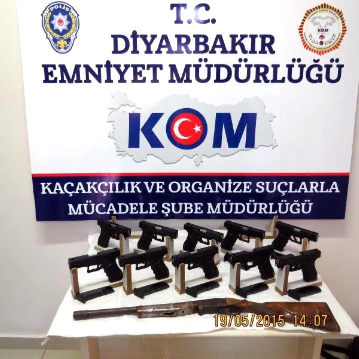 Diyarbakır\'da 10 Glock Marka Tabanca Ele Geçirildi