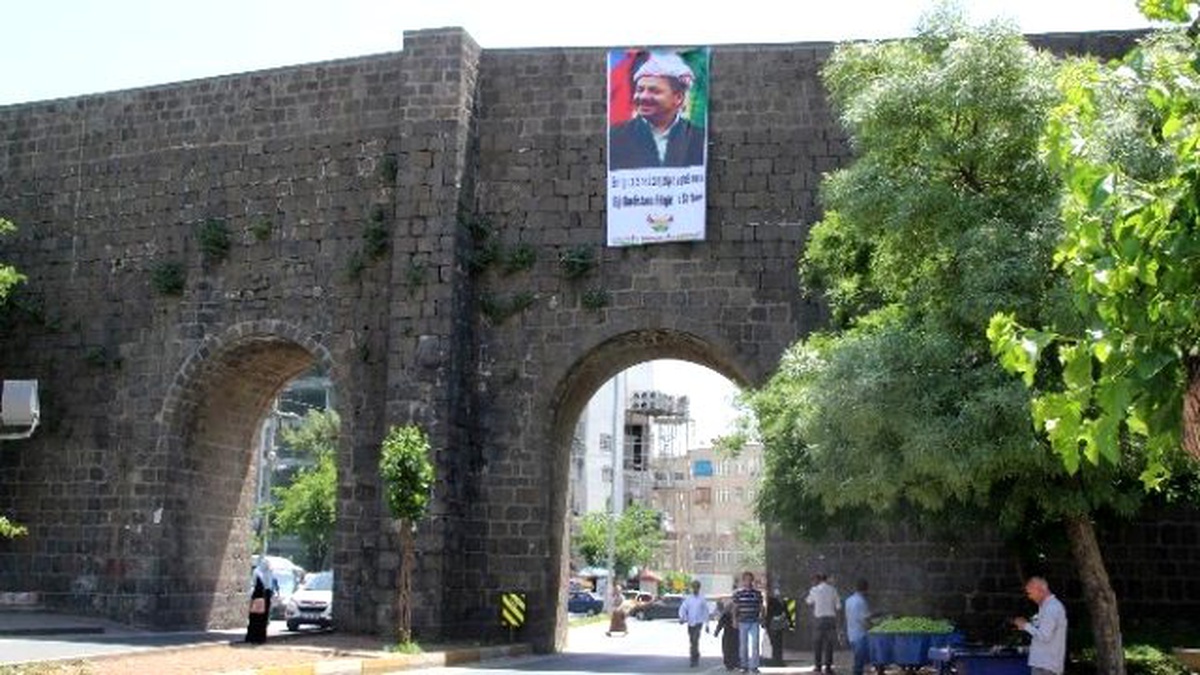 Diyarbakır\'da Barzani Fotoğrafı Asıldı