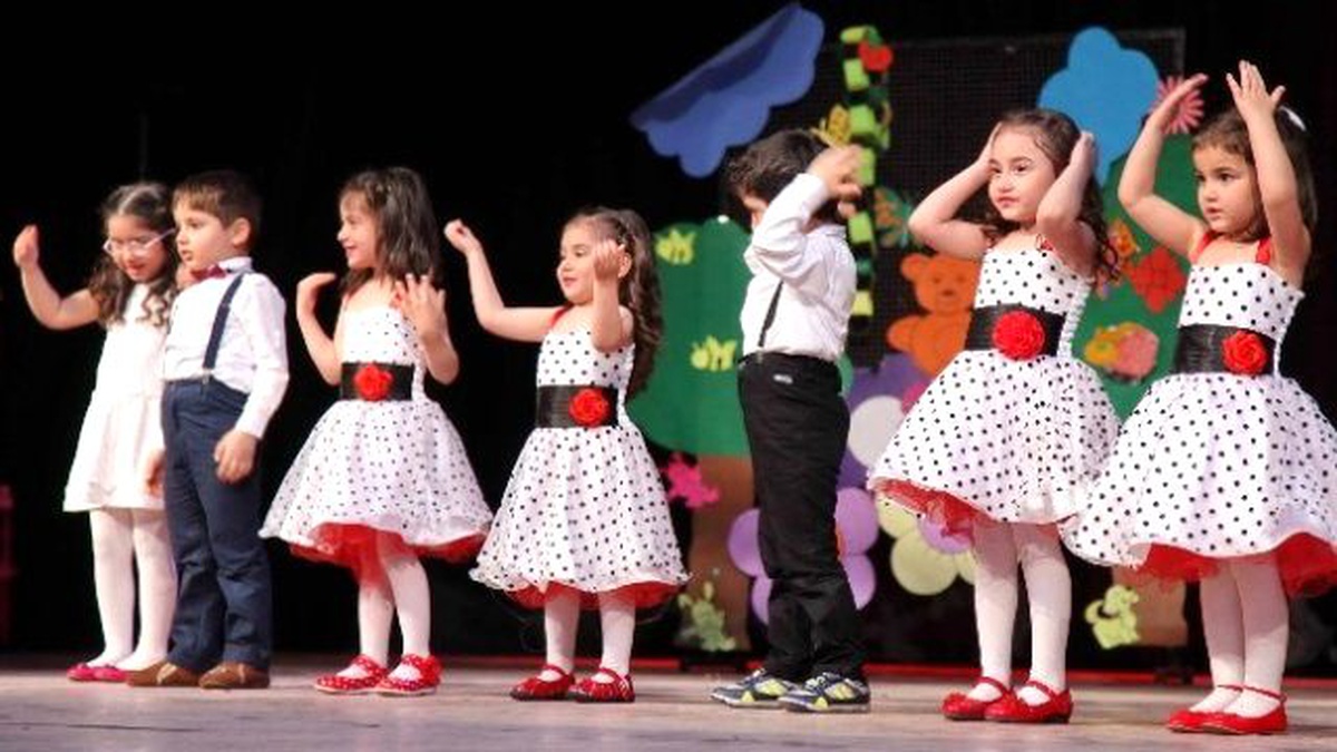 Gaün\'lü Kreş ve Anaokulu Öğrencilerinden İngilizce Tiyatro Gösterisi