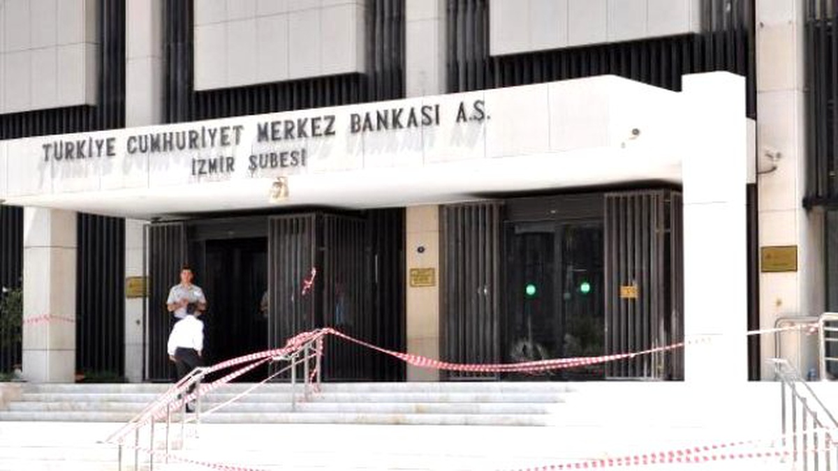 İzmir\'de Şüpheli Paketten Buz Çıktı