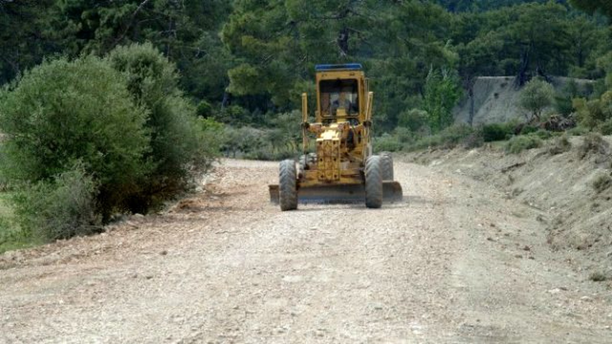 Kaş ve Elmalı Köy Yolları Onarılıyor