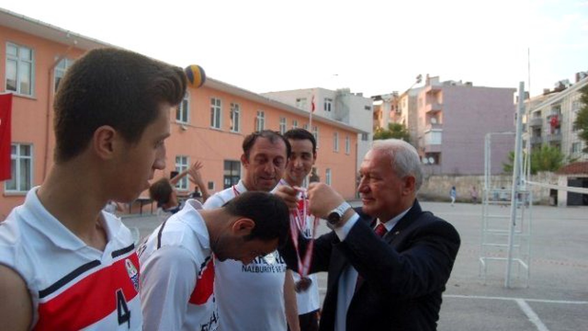 Kaymakamlık Voleybol Turnuvasında Özerler Petrol Şampiyon Oldu