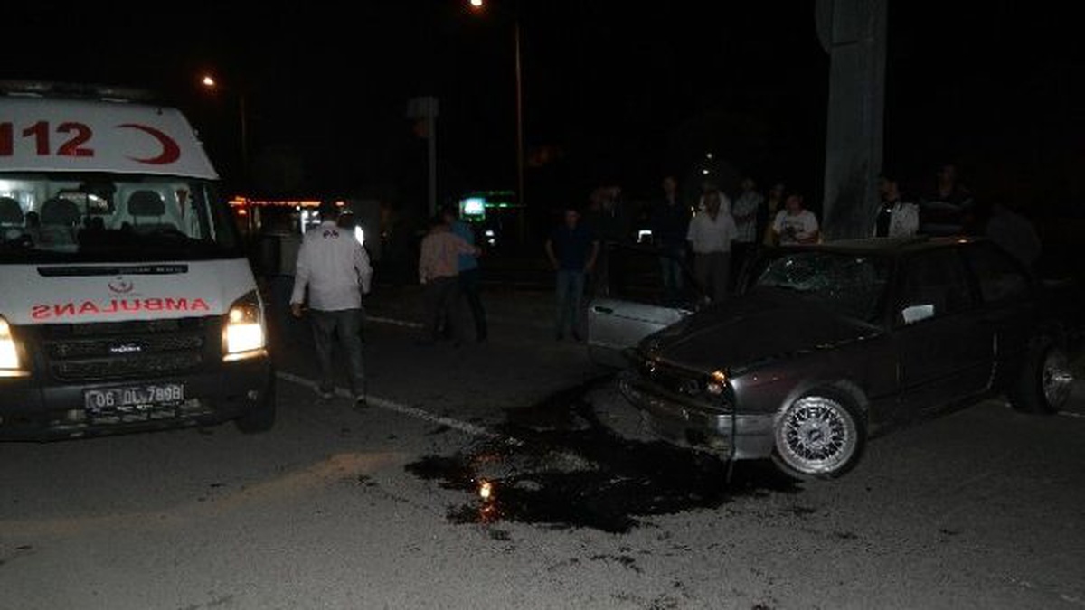 Kızılcahamam\'da Trafik Kazası; 3 Yaralı