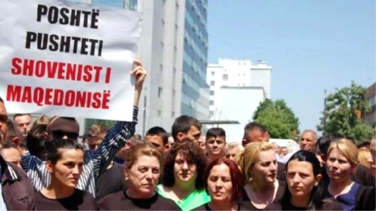Kosova\'da Başbakanlık Önünde Protesto