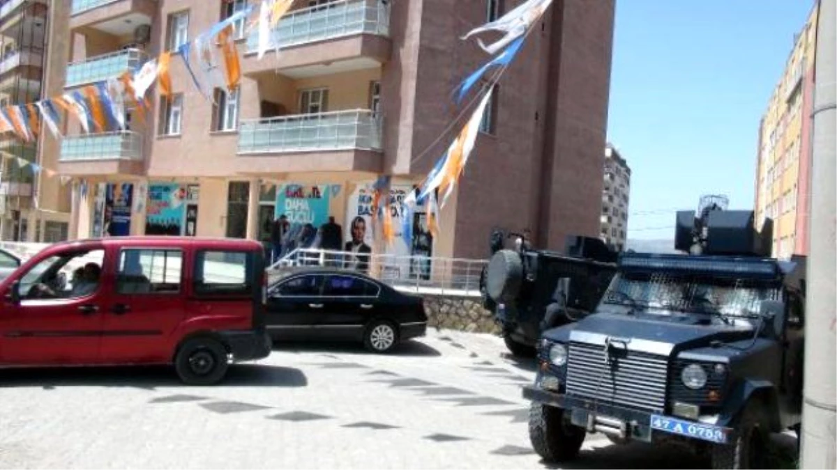 Mardin\'de AK Parti Seçim Bürosuna Bombalı Saldırı