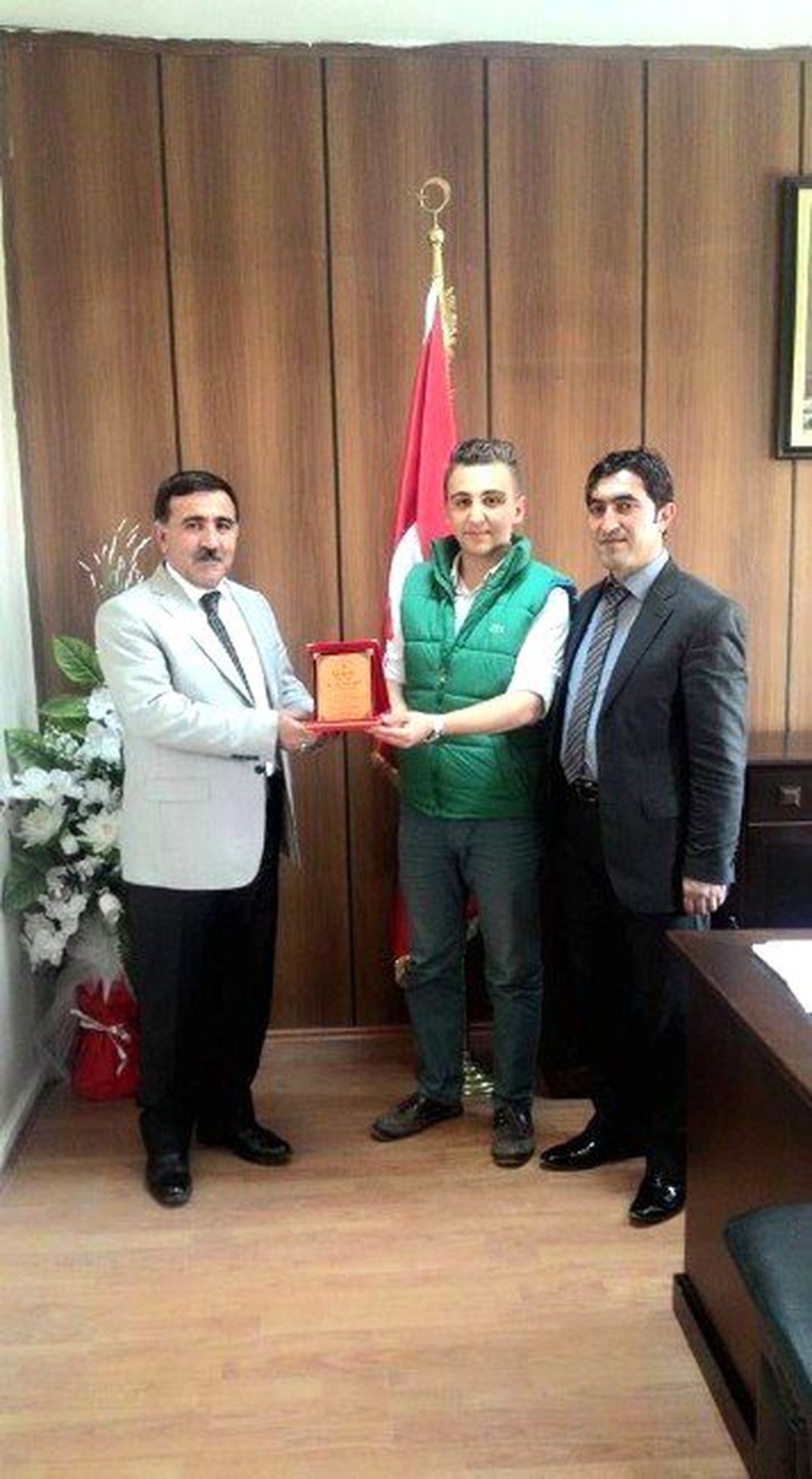 Müdür Atay\'dan Polis Memuru Kuşku\'ya Plaket