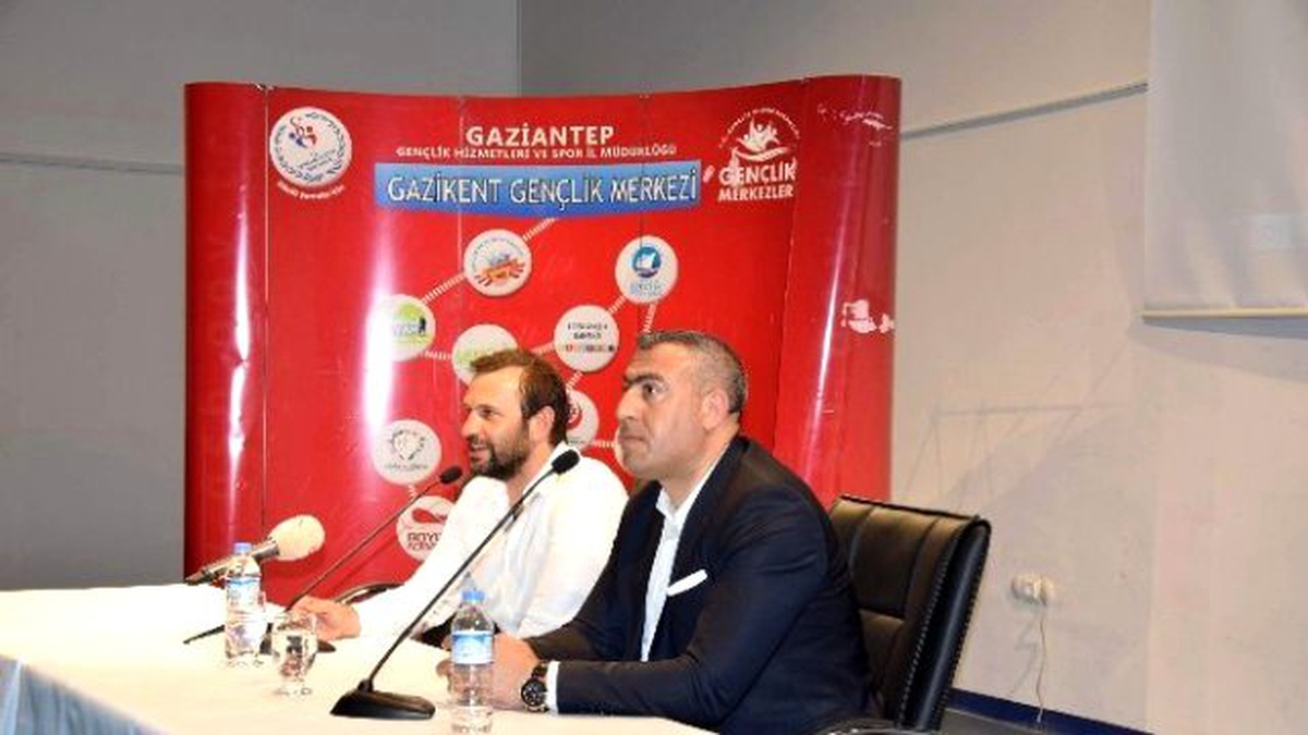 Okan Buruk Gençlerin Sorularını Yanıtladı