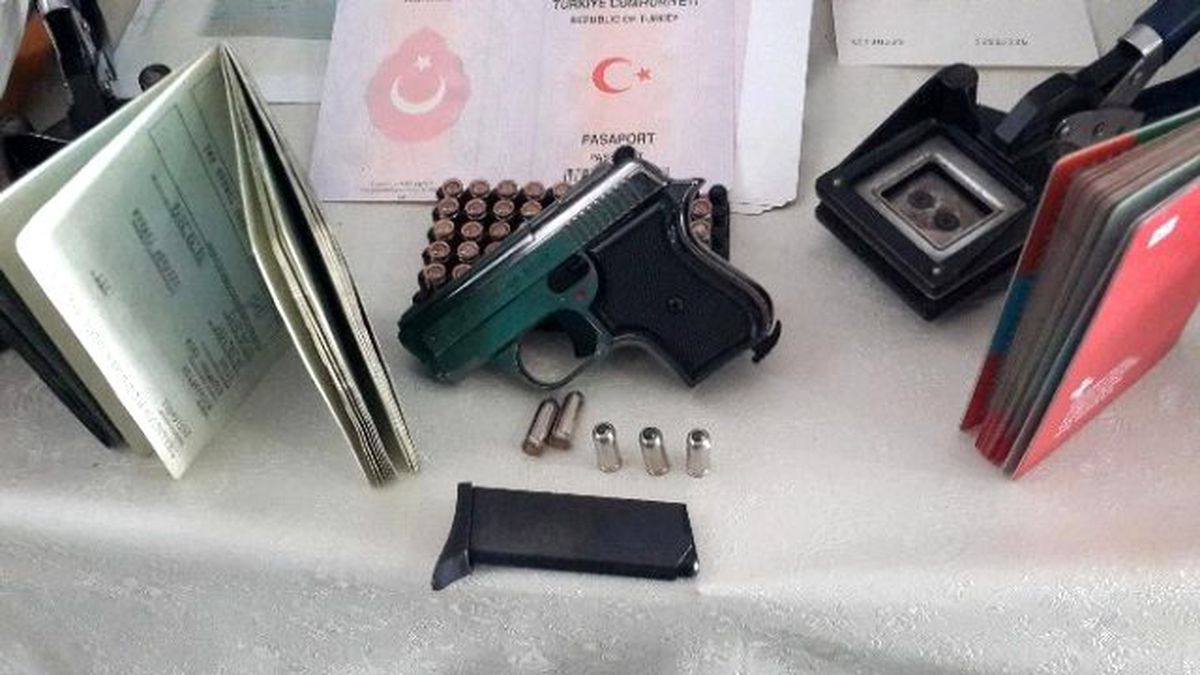Sahte Belgeyle Göçmen Kaçakçılığı Operasyonunda 16 Gözaltı
