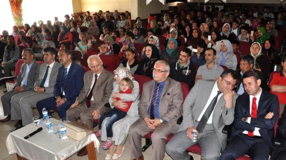 Sivas\'ta Türkçe Öğrenen Mültecilere Sertifika Verildi