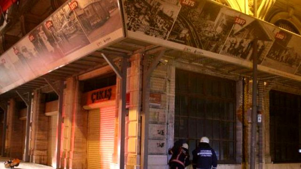 Tarihi Taksim Tüneli\'nde Yangın Paniği
