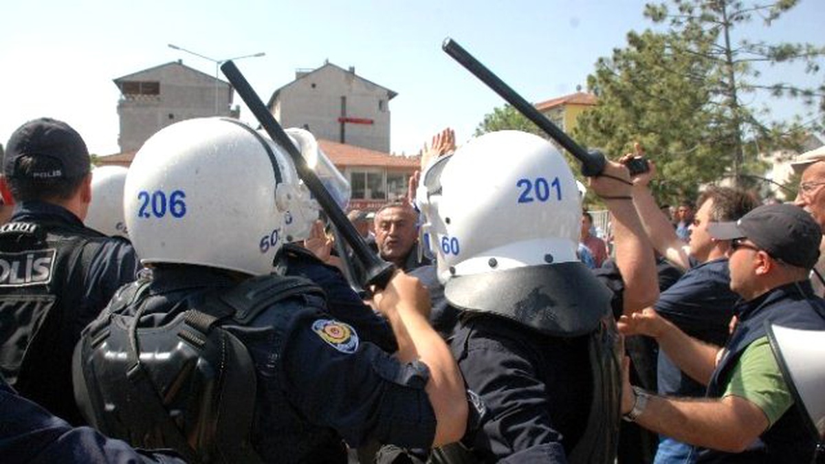 Tokat\'ta Olaylı Kongreye Polis Müdahalesi