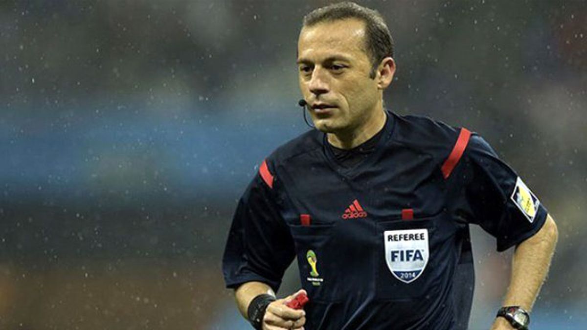 UEFA\'dan Cüneyt Çakır\'a Yasak Geldi