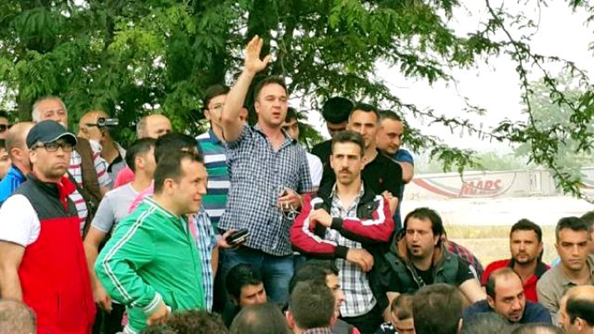 Üretimin Durdurulduğu Ford Otosan Önünde, İşçiler Eylem Yaptı
