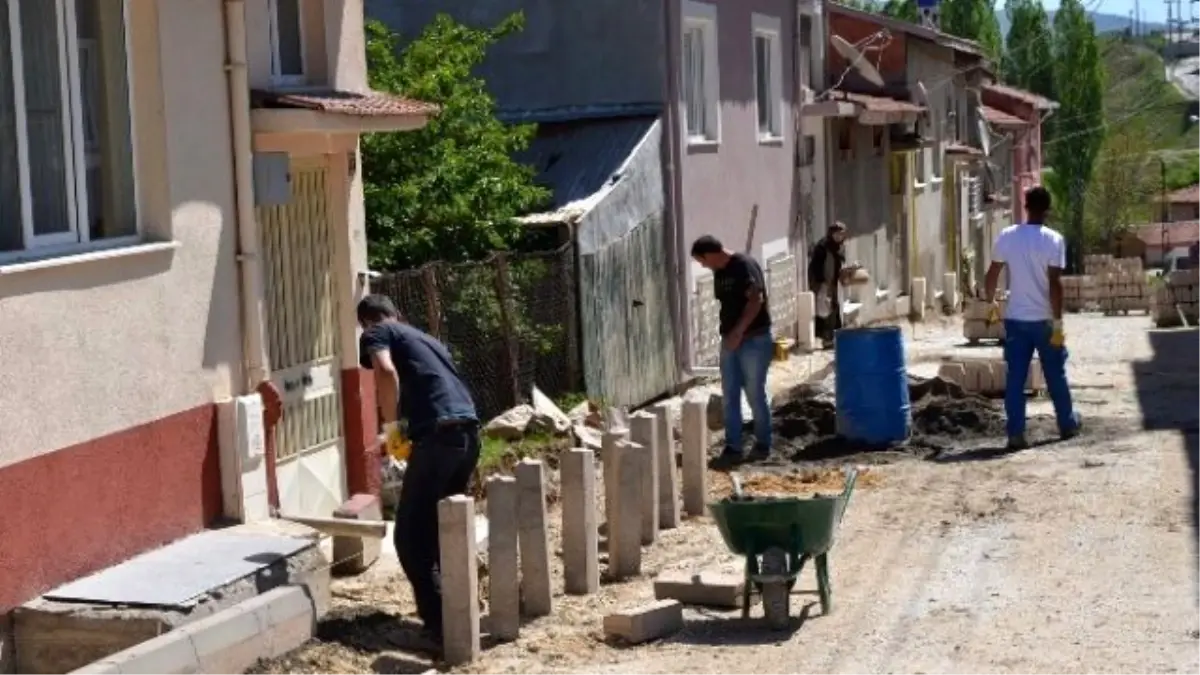 Yediler Mahallesi\'nde Yol ve Kaldırım Yenileme Çalışmaları Başladı