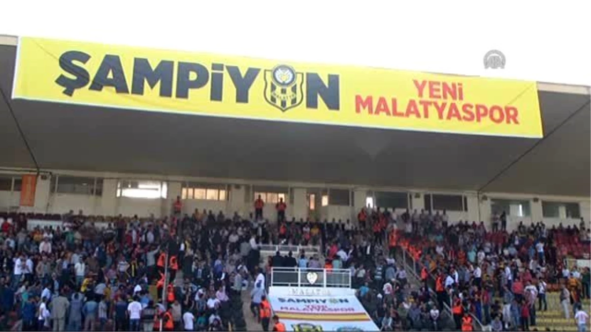 Yeni Malatyaspor Şampiyonluk Kupasını Aldı