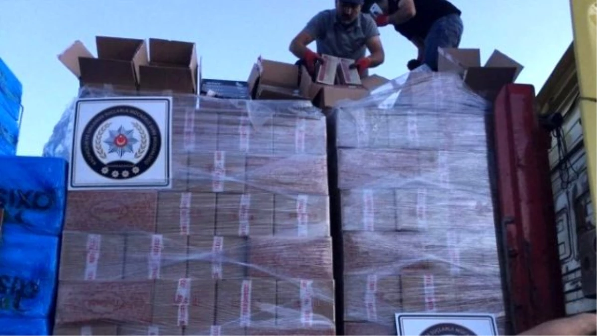 Afyonkarahisar\'da 50 Bin Paket Gümrük Kaçağı Sigara Ele Geçirildi