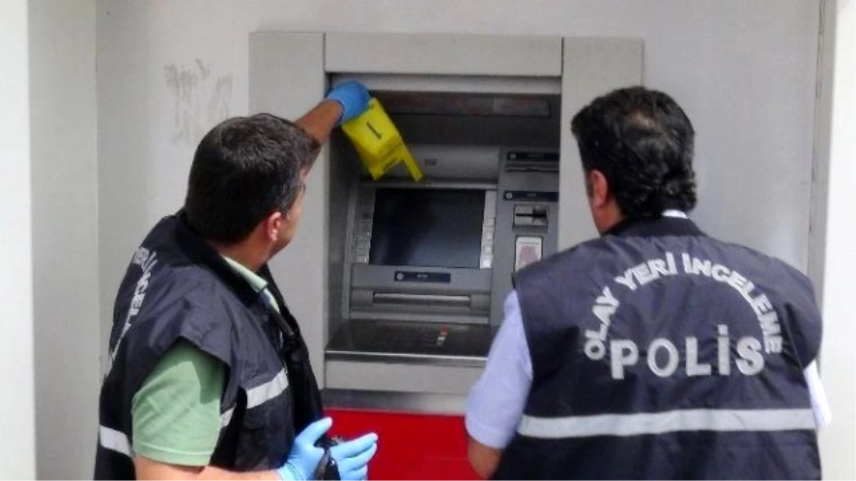 Aksaray\'da Atm\'ye Kartlı ve Çift Kameralı Düzenek