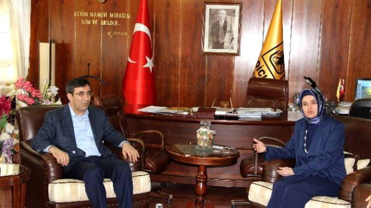 Bakan Yılmaz Dü\'yü Ziyaret Etti
