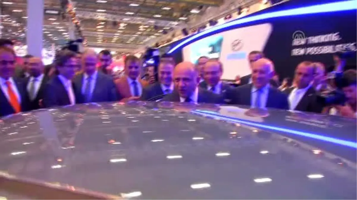 Bakanı Işık, İstanbul Autoshow 2015 Fuarını Gezdi