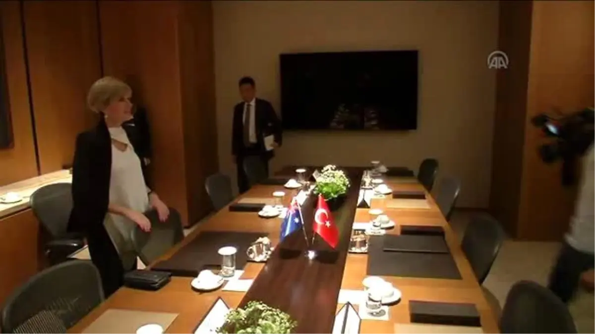 Çavuşoğlu, Dışişleri Bakanı Bishop ile Görüştü